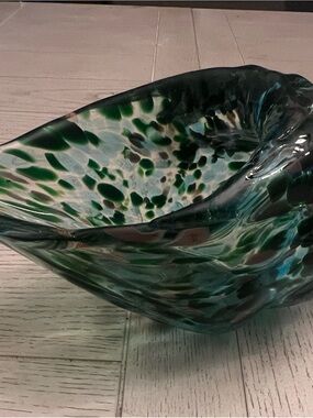 HQT Green and Teal Art Glass Shell Bowl